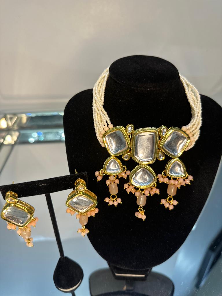 Kundan Choker Set With Peach colour Beads