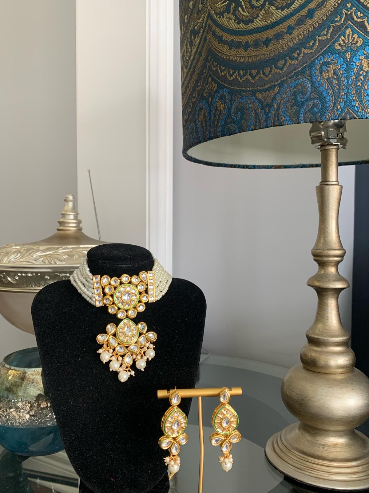 Kundan Choker Sets With White Pearls